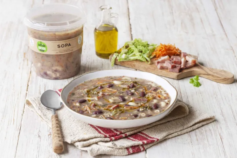 Sopa de Feijão com Couve Lombarda e Bacon